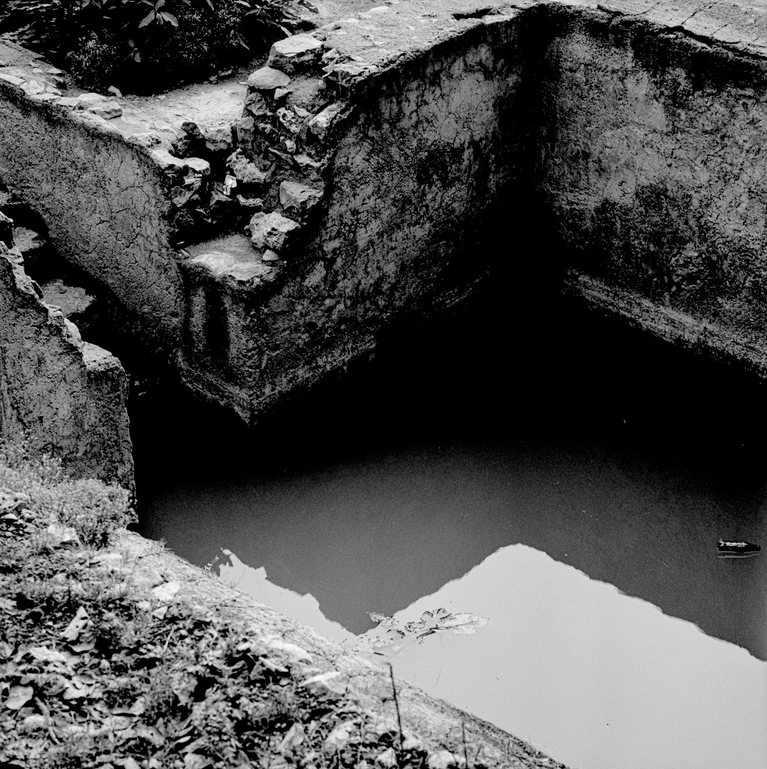 Black and white photo of a well
